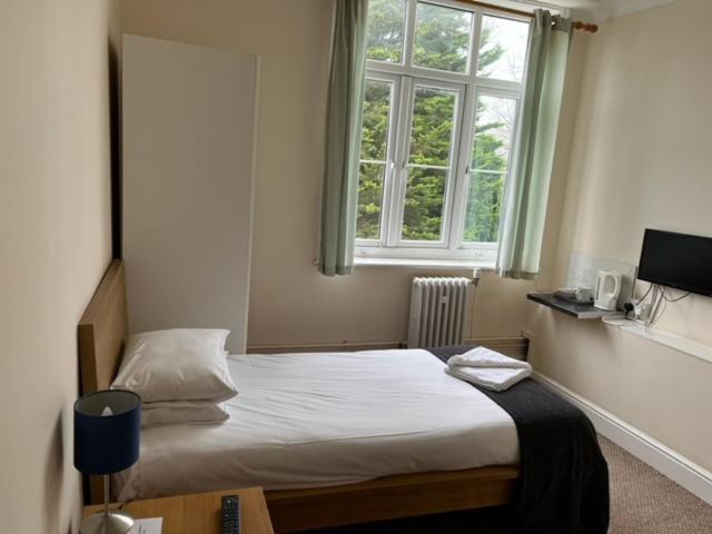 The Admiral Cunningham Hotel Bracknell Exteriör bild