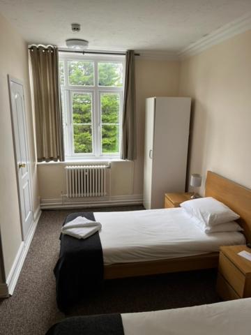 The Admiral Cunningham Hotel Bracknell Exteriör bild